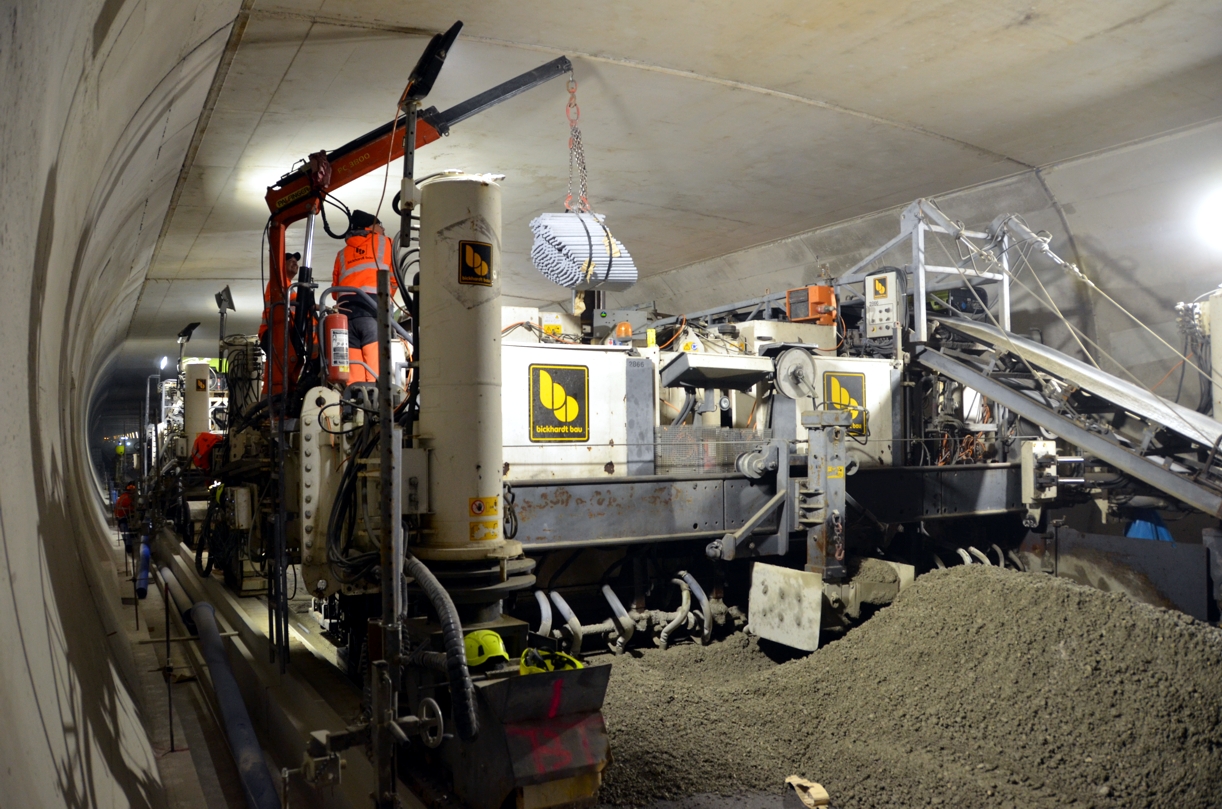 ZBS: Betonsko vozišče v predoru Karavanke