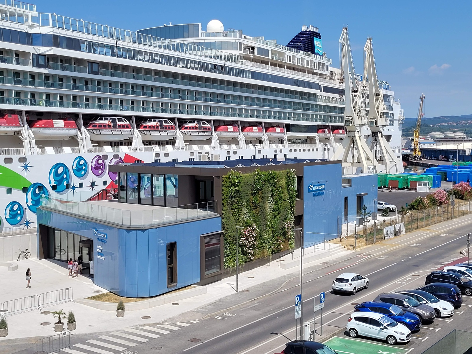 Dujič: Montažna gradnja: potniški terminal Luke Loper