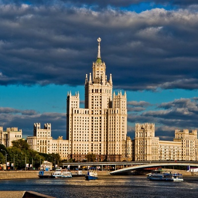 Godeša: Gradbena megalomanija