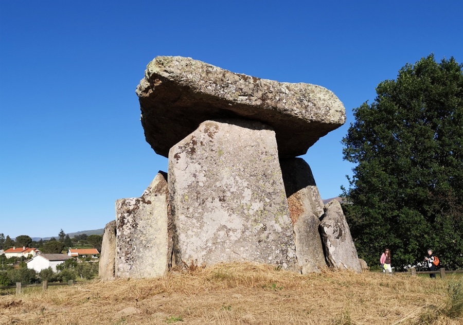 Godeša: Gradbena megalomanija