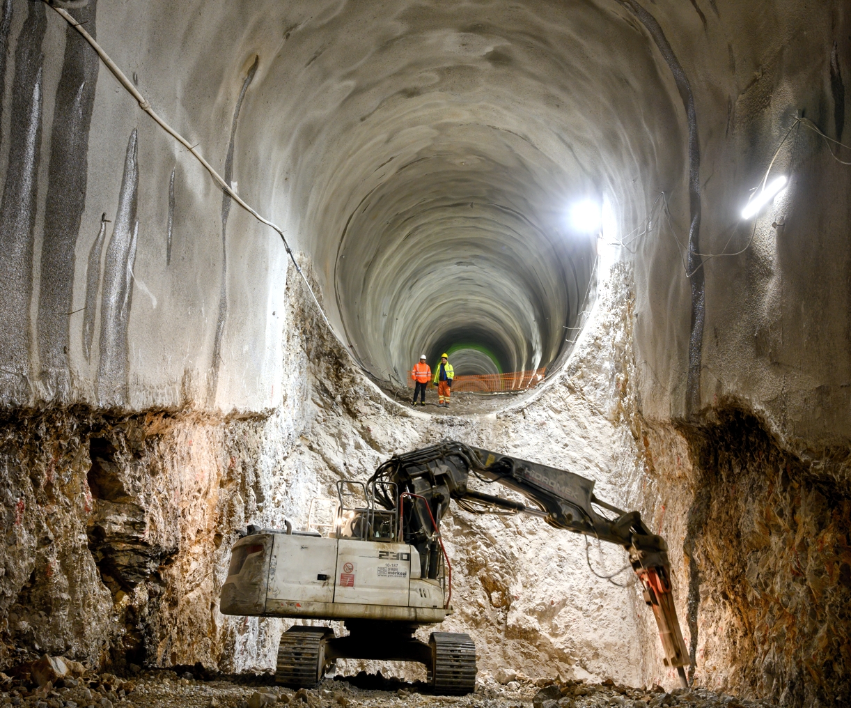 Elea iC: Drugi tir železniške proge Divača–Koper Premoščanje kraških jam v predoru Beka